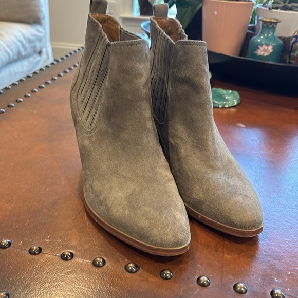 Nine West Mayley tan suede block heeled ankle booties size 9 - Picture 2 of 6